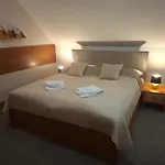 Viktoria بيت ضيافة 3*