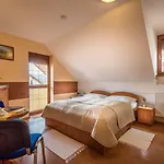 Viktoria 3*