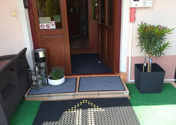 维拉维克托利亚酒店 招待所 劳耶克特普利采